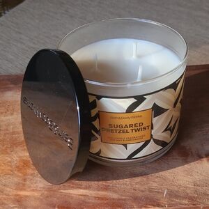 Bath & Body Works Sugared Pretzel Twist Candle - Black and White Design